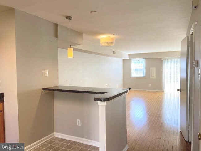Building Photo - 27 Barclay Ct