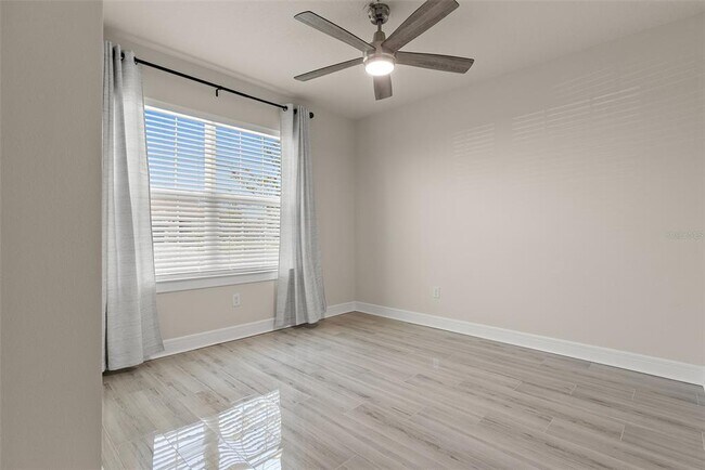 Building Photo - 9256 Royal River Cir