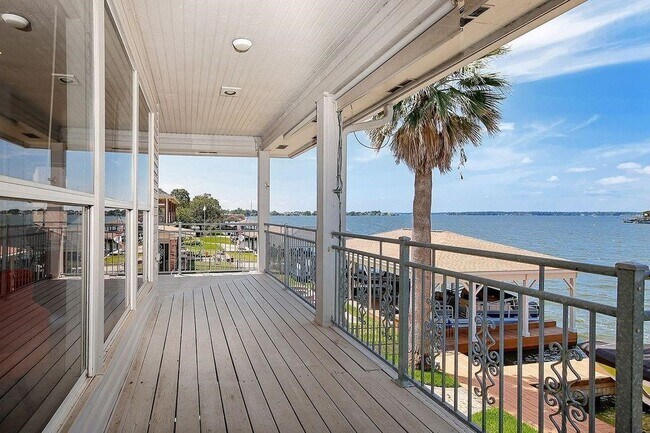 Building Photo - 12374 Lake Vista Dr