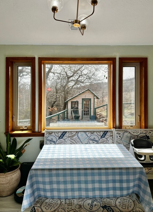 Building Photo - Rustic Charm