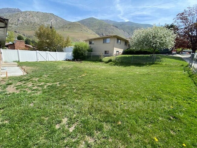 Building Photo - 122 N 1050 E