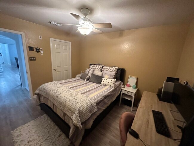 Building Photo - 1902 Denmark Ln