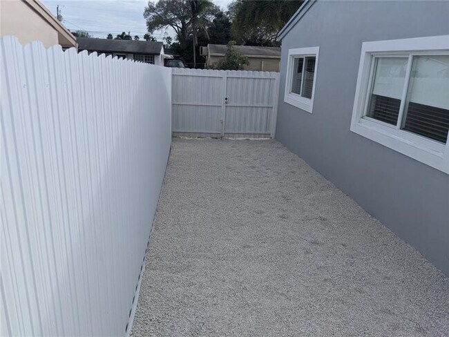 Building Photo - 6991 Coolidge St