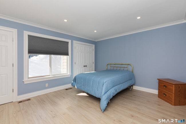 Building Photo - 13 Quincy Close