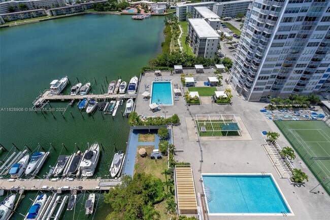 Building Photo - 18081 Biscayne Blvd