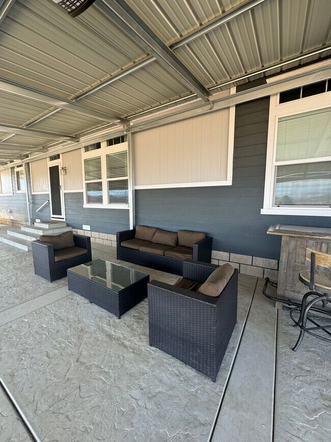 Building Photo - Ranch Style Home Here In the Heart of Perris