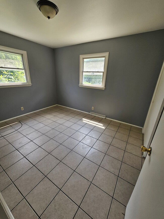 Building Photo - 6914-6916 N 42nd St. (Duplex)