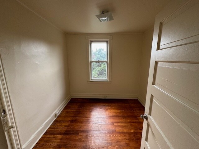Middle Bedroom - 226 E Liberty St