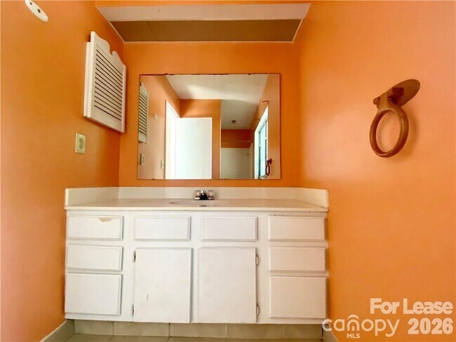 Building Photo - 3914 Aster Dr