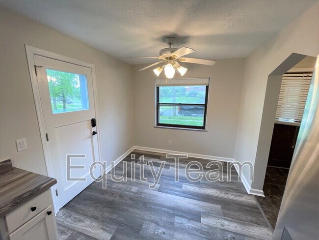 Building Photo - 2854 Allview Cir