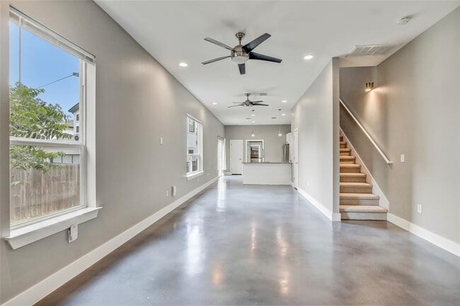 Building Photo - 5109 Lott Ave