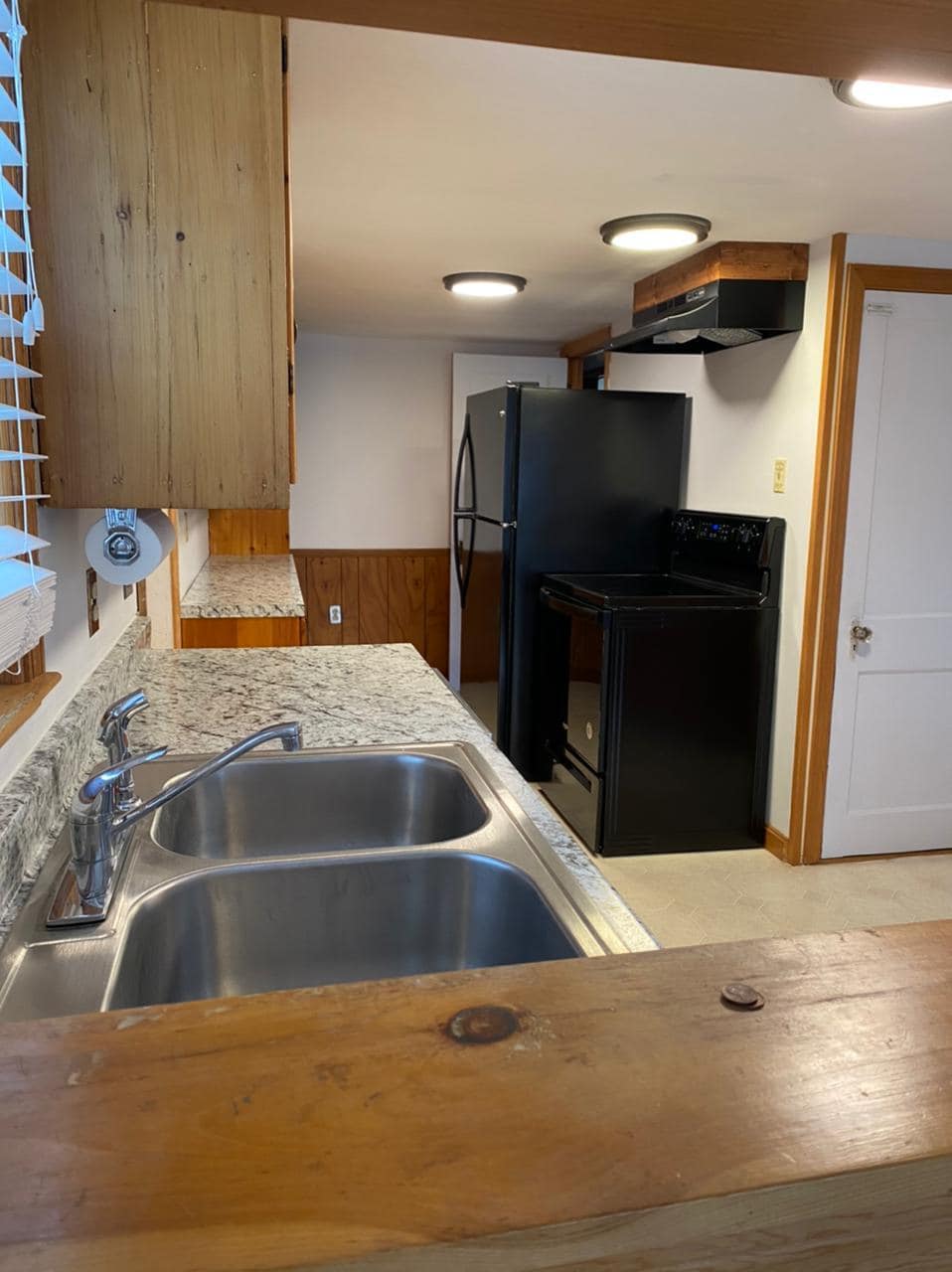 Building Photo - 131 Shaker Rd