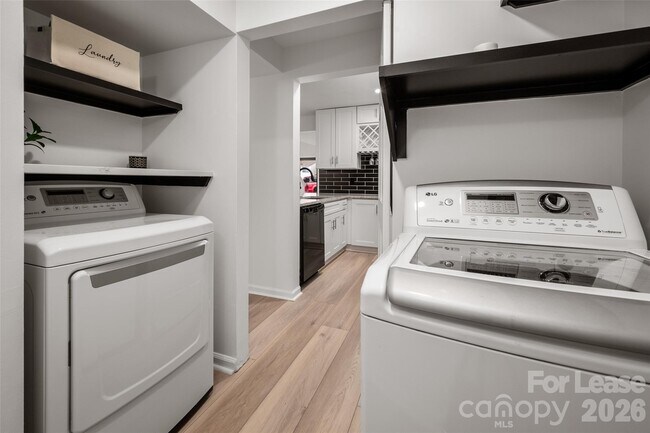 Building Photo - 10943 Carmel Crossing Rd