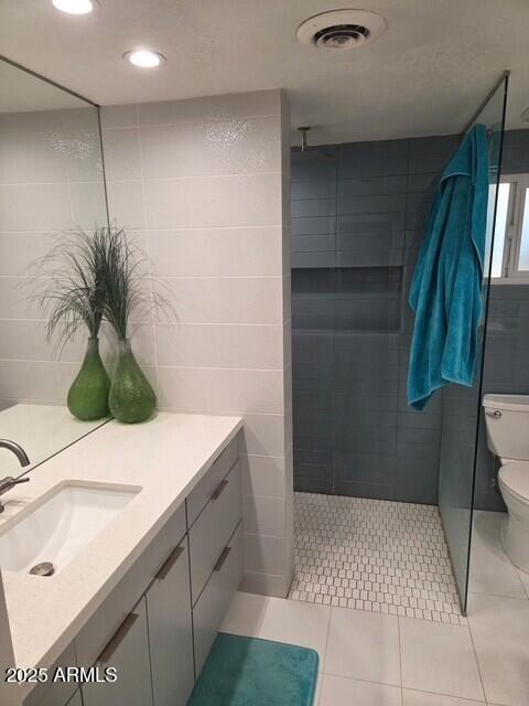 Building Photo - 6943 E 3rd St