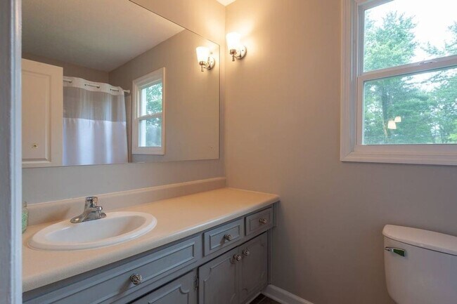 Building Photo - Beautiful home located in Sycamore Knolls!