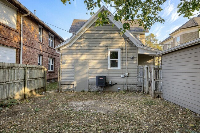 Building Photo - 2411 Emmet St