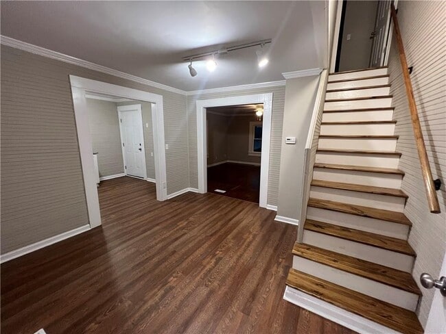 Building Photo - 15 Tower St