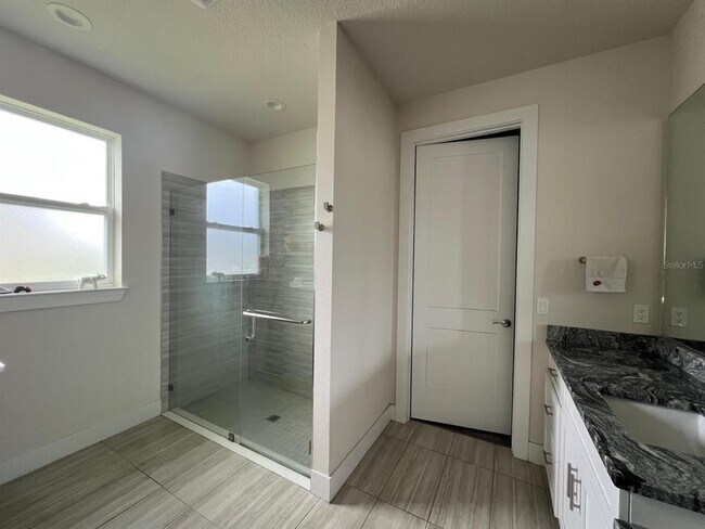 Building Photo - 2065 Paragon Cir W