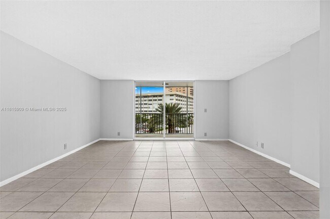Building Photo - 100 Golden Isles Dr