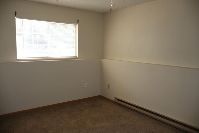 Building Photo - Spacious 2BR/2BA Condo Steps from Campus