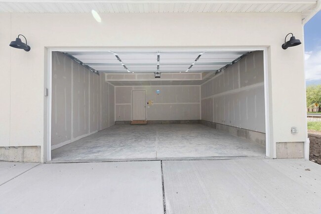 Building Photo - HCT 571
