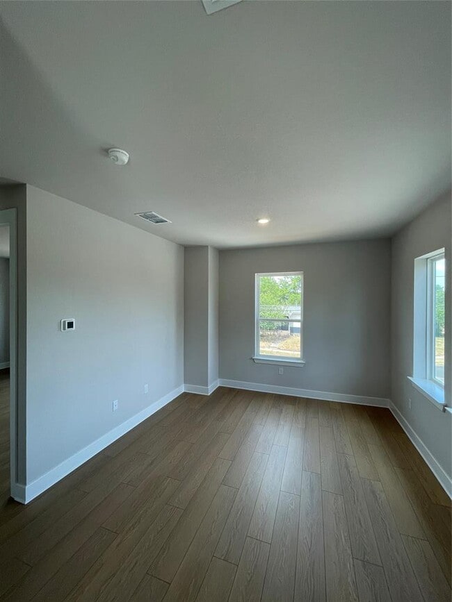 Building Photo - 4701 Wally Ave