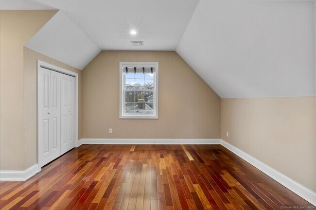 Building Photo - 46 Middlebury St