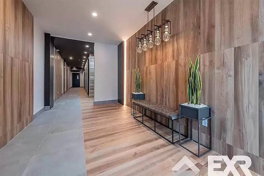 Building Photo - New HDTV room,  tons of natural light # 323