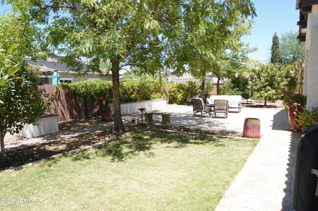 Building Photo - 2910 E Wildhorse Dr