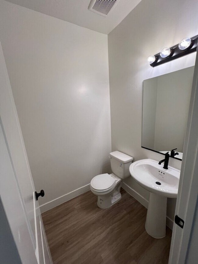 Building Photo - Brand New South Desert Townhome!