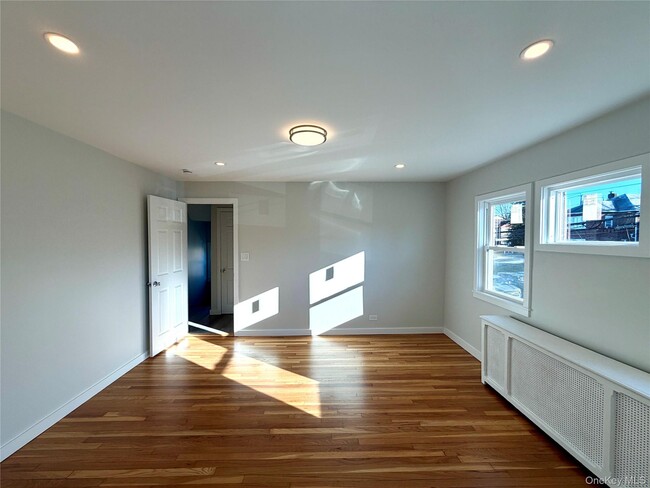 Building Photo - 537 Kimball Ave