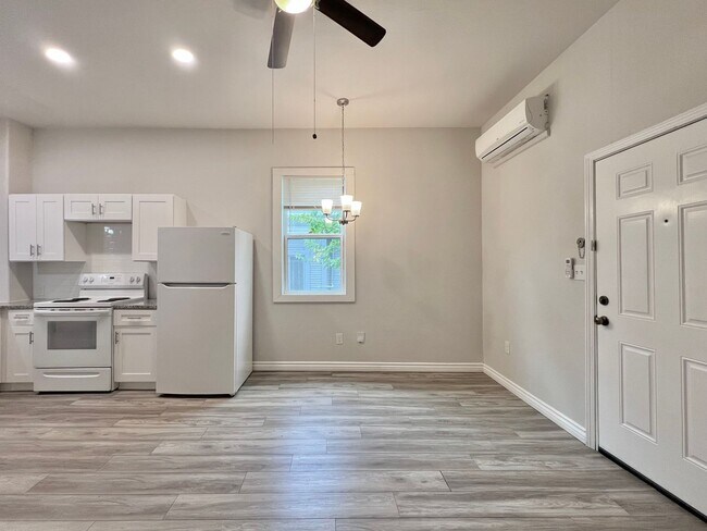 Building Photo - Beautiful 1Bd/1Ba Walking Distance to The Pearl