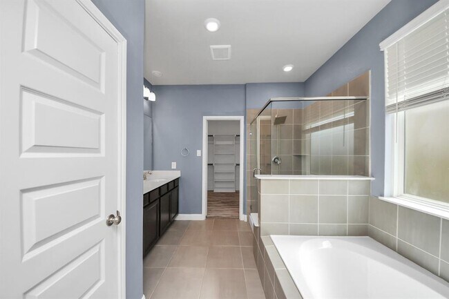 Building Photo - 931 Barstow Dr