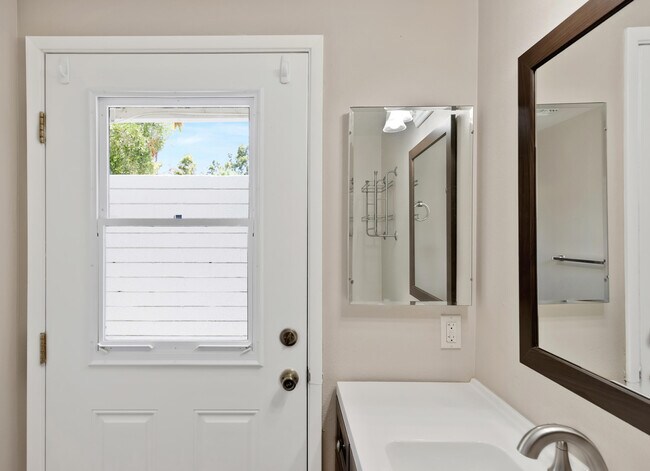 Building Photo - 72896 Tamarisk St