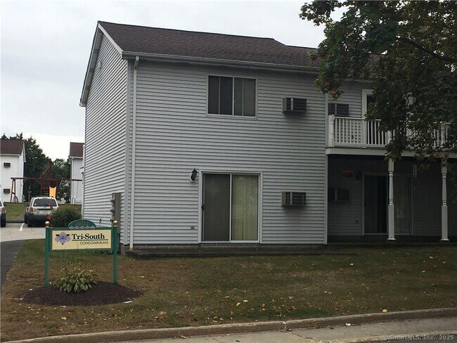 Primary Photo - 18 Triangle St