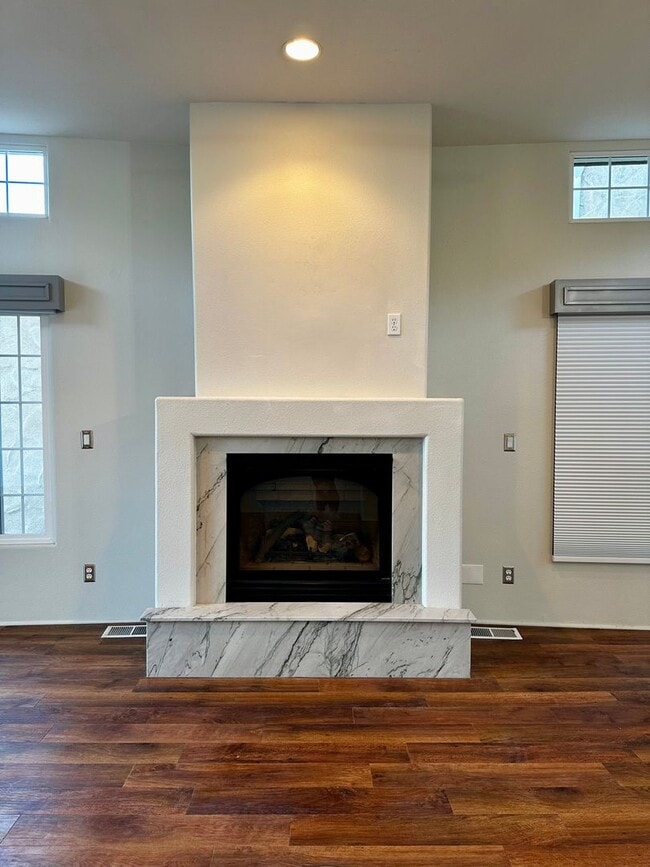 Building Photo - 3 bed 2 bath Well-Maintained Home in Prime...