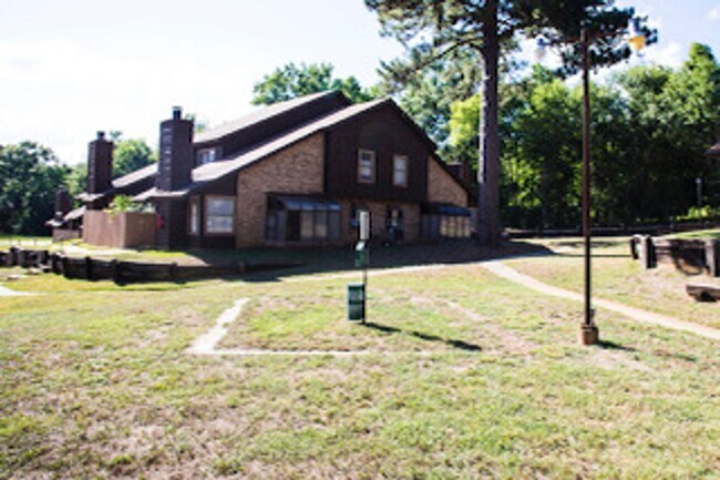 Primary Photo - 3211 Pearl St
