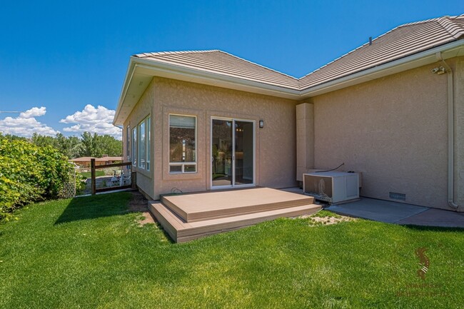 Building Photo - 2141 Redcliff Cir