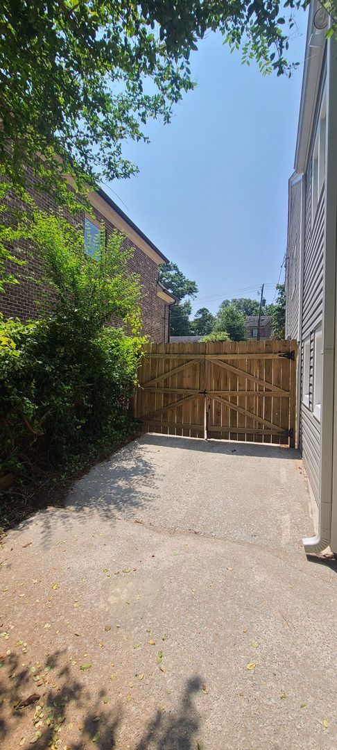 Building Photo - 3 bed 1.5 bath Ranch home in great Atlanta...