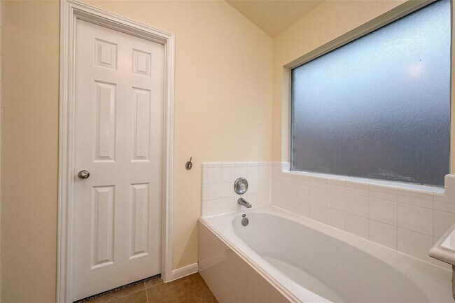 Building Photo - 1222 Hemple Dr