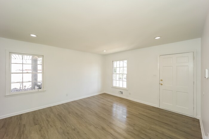 Building Photo - 6537 Bussell Way