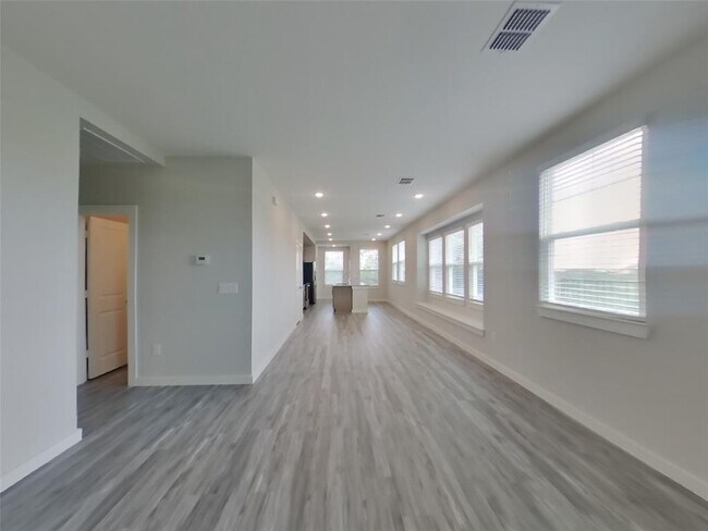 Building Photo - 557 Raglands Rd