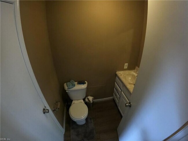 Building Photo - 1536 W 40th St