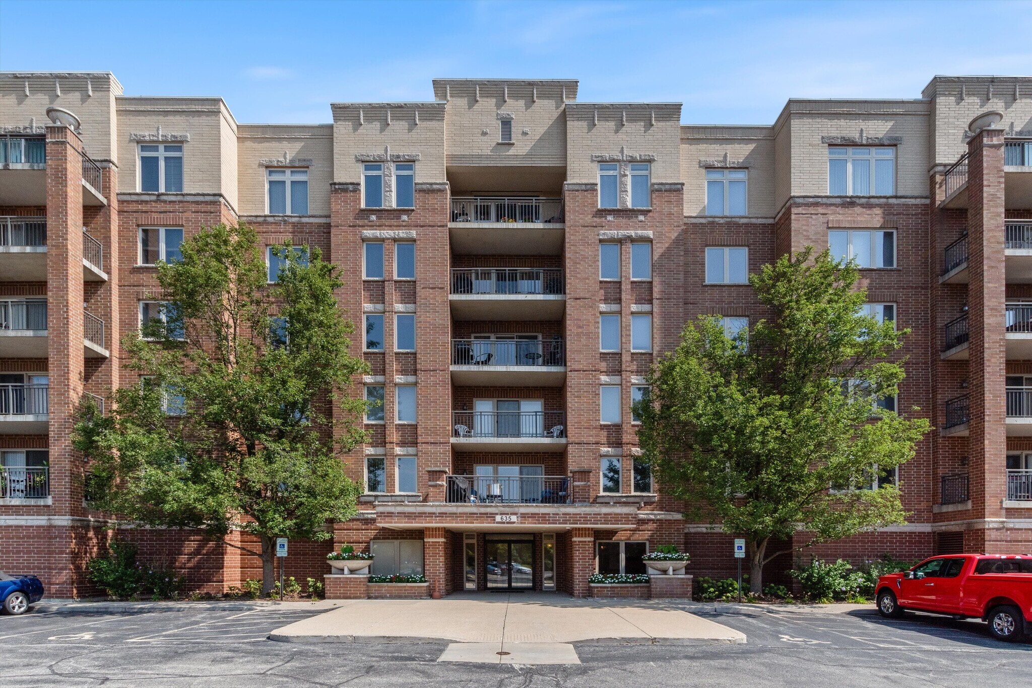 Building Photo - 635 Perrie Dr