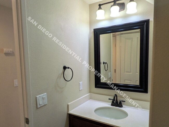 Building Photo - Gorgeous 4 Bedroom Home in Desirable Carme...