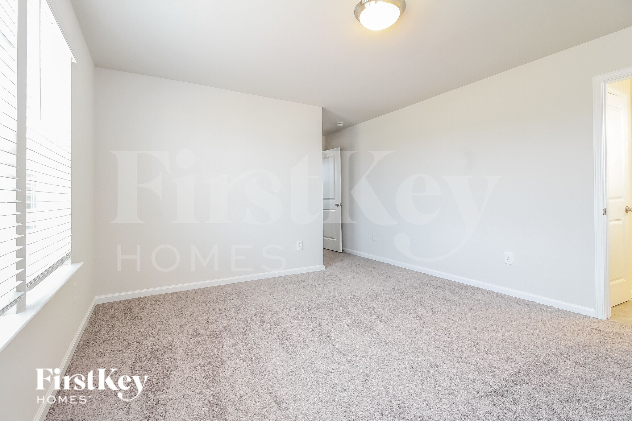 Building Photo - 806 Birchcrest Wy