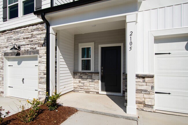 Building Photo - Luxurious 3-Bedroom Townhome Living in the...