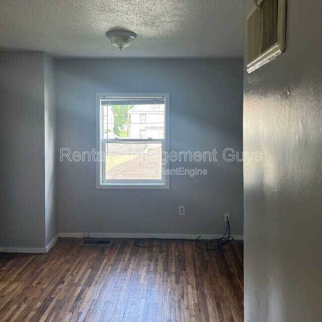 Building Photo - 2110 Fremont Ave N