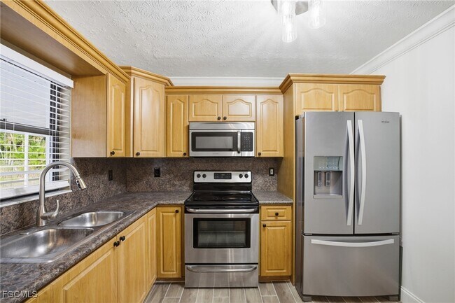 Building Photo - 1145 SW 44th Terrace