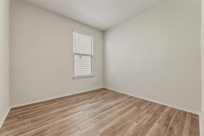 Building Photo - 428 English Oak St